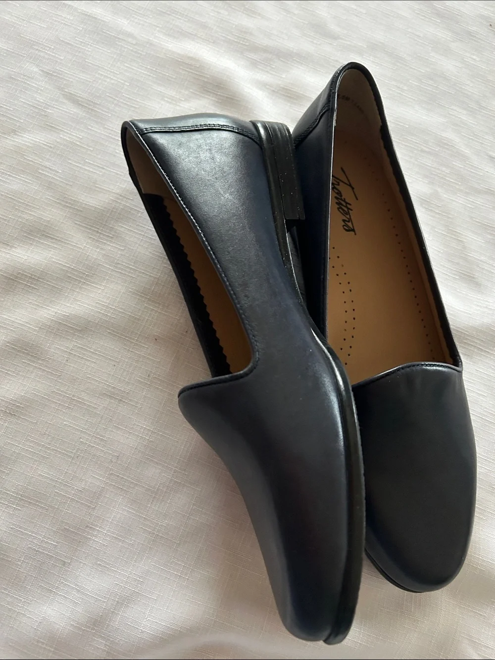 Trotters Women's Navy Blue Leather Slip-On Loafers